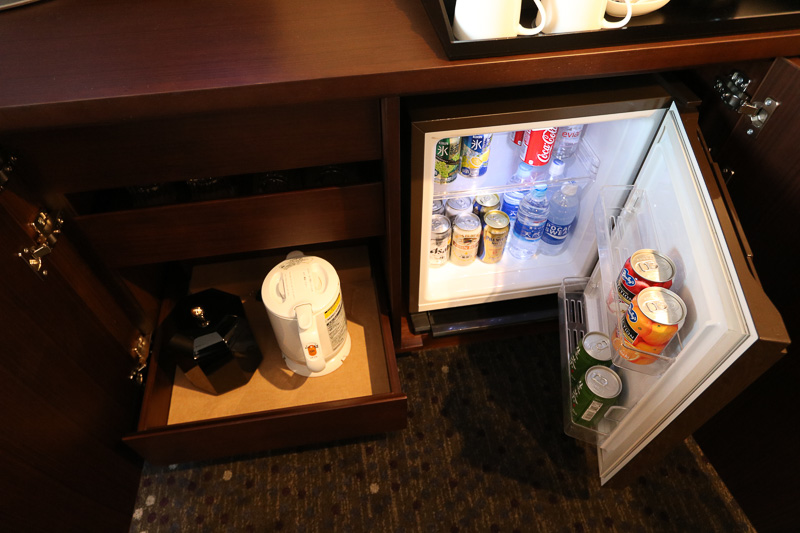 冷蔵庫とポット