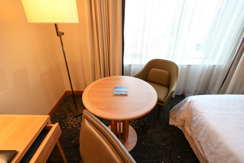 ソファとテーブル