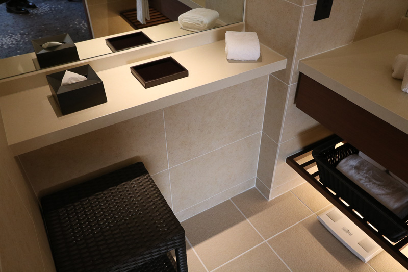 ドレッシングルームとして、化粧台もある