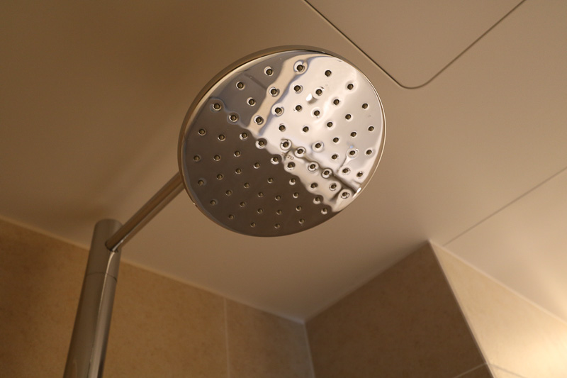 オーバーヘッドシャワー