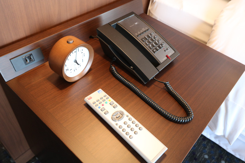 ベッドサイトテーブル