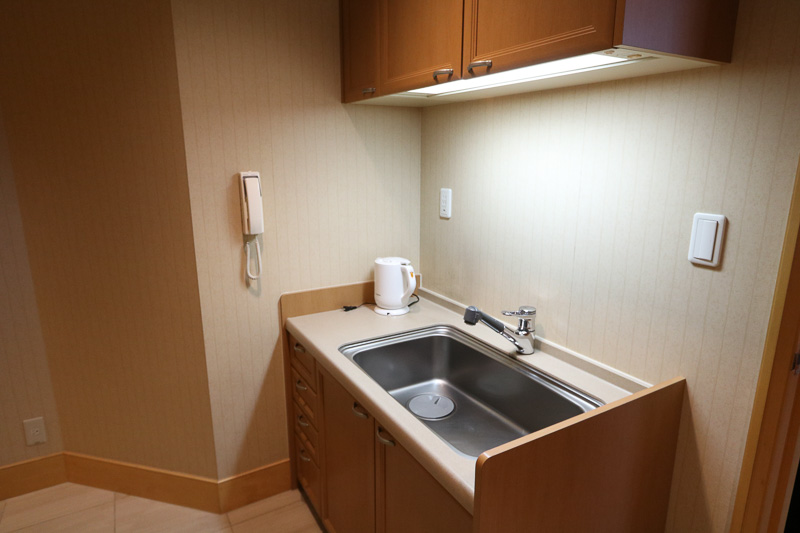 リビングの裏にはミニキッチン