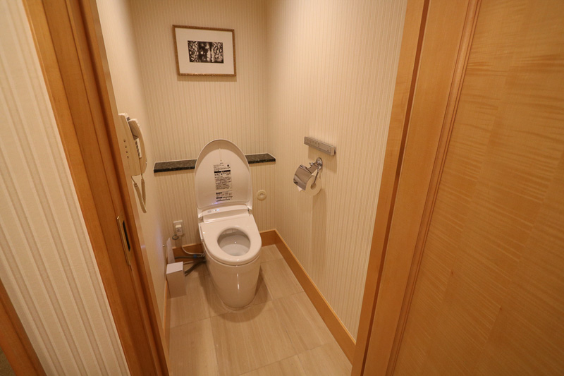 バスルーム側にあるトイレ