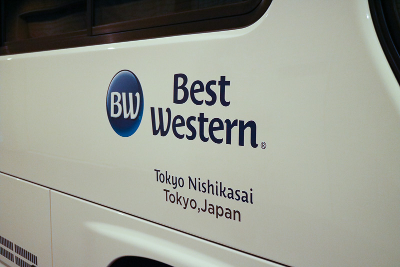無料送迎バスの定員は49名。利用には事前の予約が必要