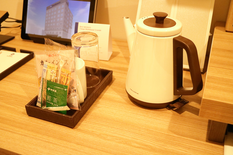 電気ケトルとティーセット（緑茶、コーヒー）