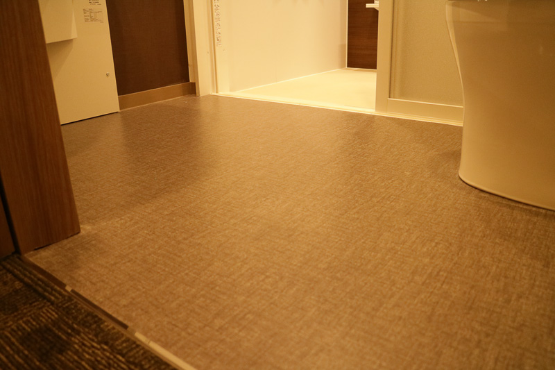 車いすでの移動に配慮して、トイレやバスも含めて床がフラット