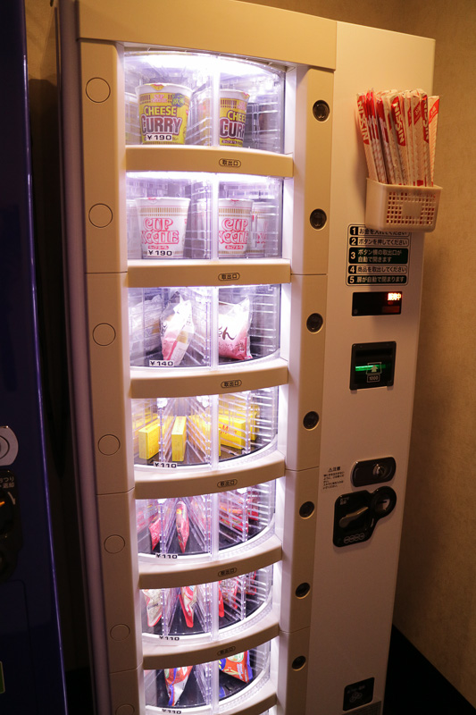 3階には軽食や飲み物を購入できる自動販売機がある