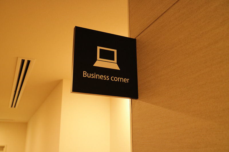 1階にはビジネスコーナーとして、PCとプリンタが用意されている