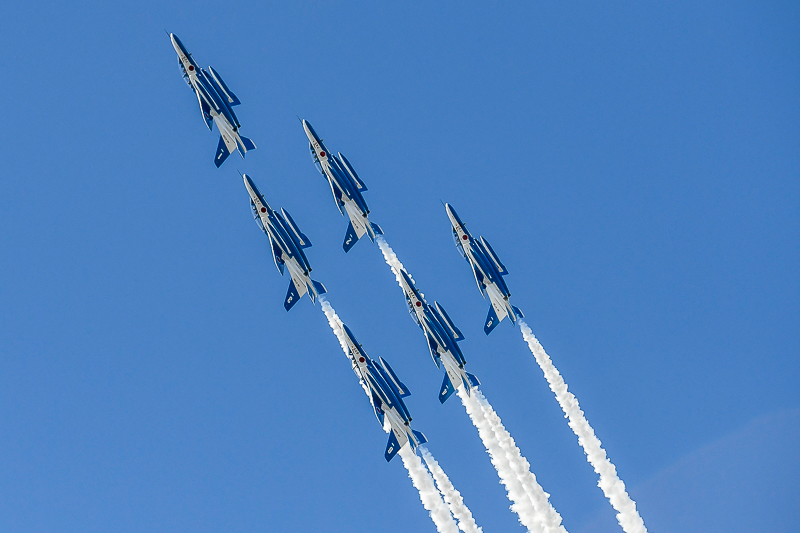 航空自衛隊のアクロバットチーム「ブルーインパルス」
