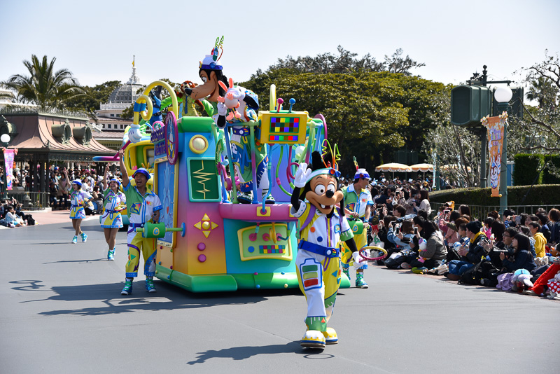 「うさたま探知機を使うグーフィーとマックス」がテーマのカート