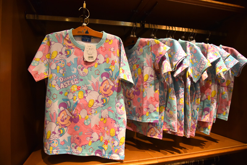 「Tシャツ」（各1900円・2900円）。サイズにより価格が異なる。100、120、140cm、S、M、L、LL、3Lのサイズ展開