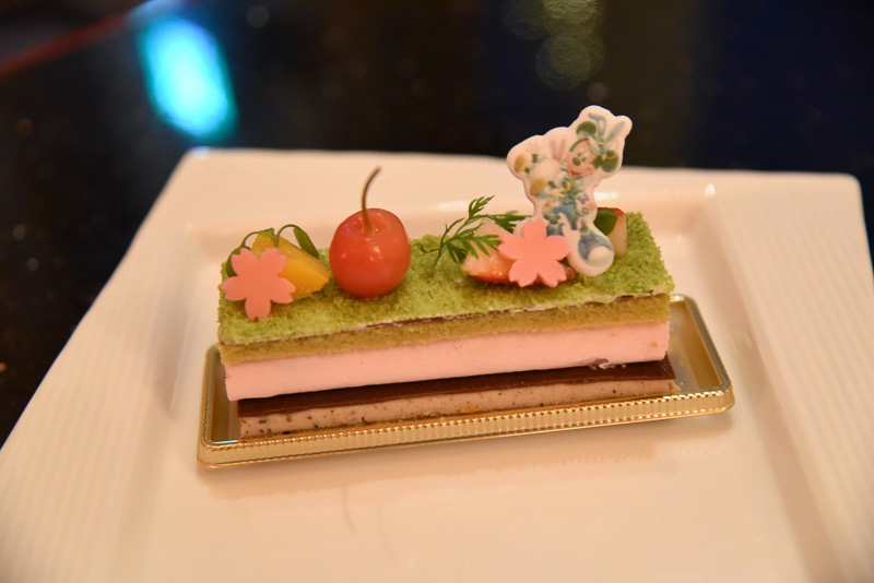 「『ディズニー・イースター』ケーキセット」（1450円）