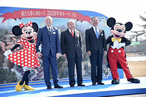 東京ディズニーランドで 大規模開発 起工式 を実施 年春オープン予定の新エリアの要素も発表 美女と野獣 や ベイマックス のアトラクションなど トラベル Watch