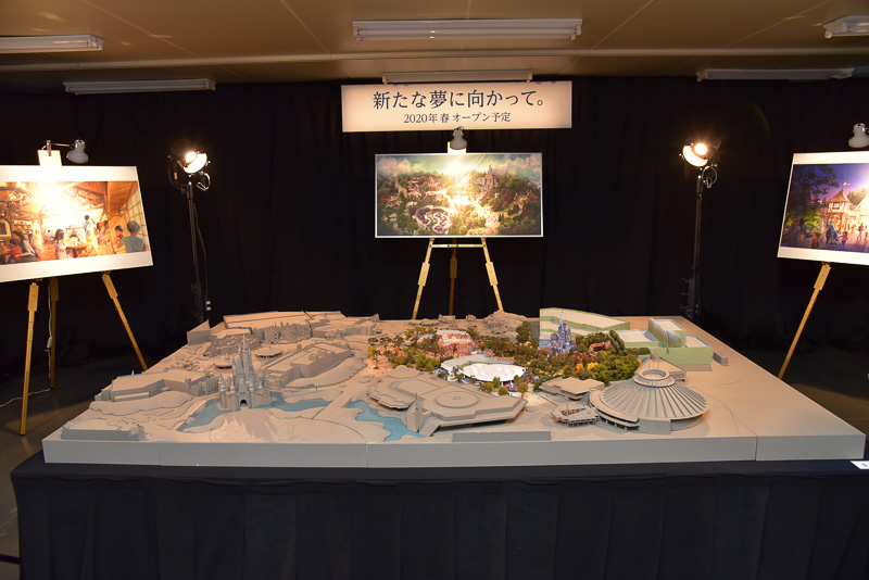 会場に展示された全体イメージの模型