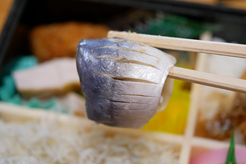 こちらは鰺の酢漬け。軽く酢で締められることで鰺の風味が高められ、なんとも言えない美味しさだ