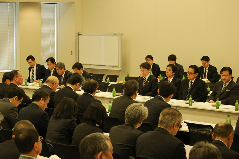 向かい合う形で、観光業界から衆参議員へ三連休の維持が訴えられた