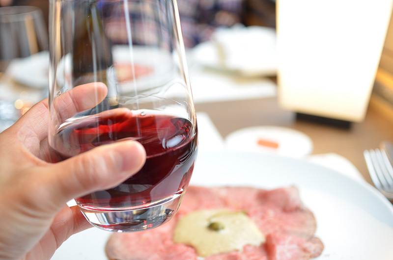 私は秩父ルージュという赤ワインをいただくことに