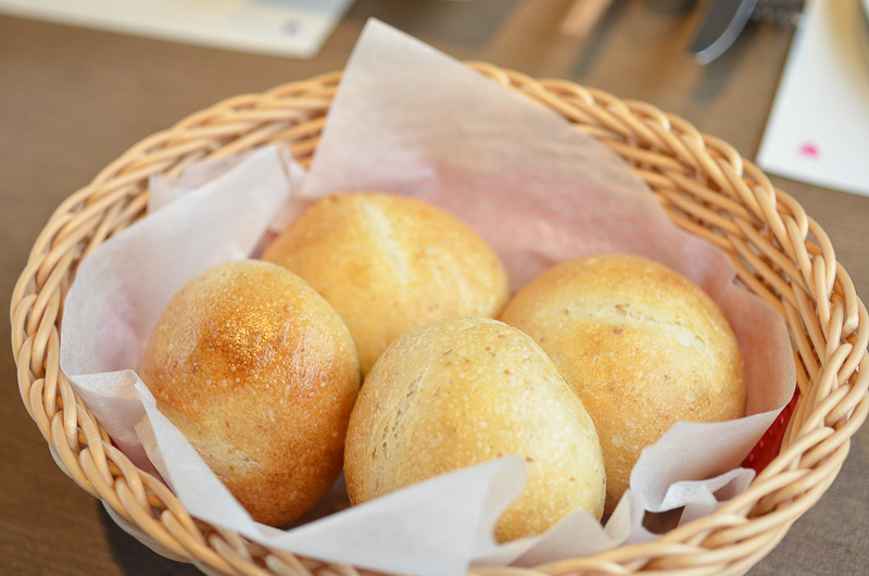 パンも温かくて美味しい