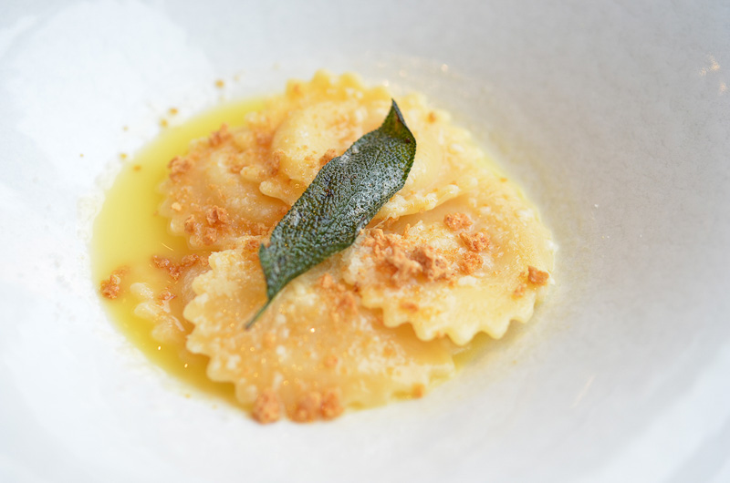 お次はパスタ。サツマイモのラヴィオリでした