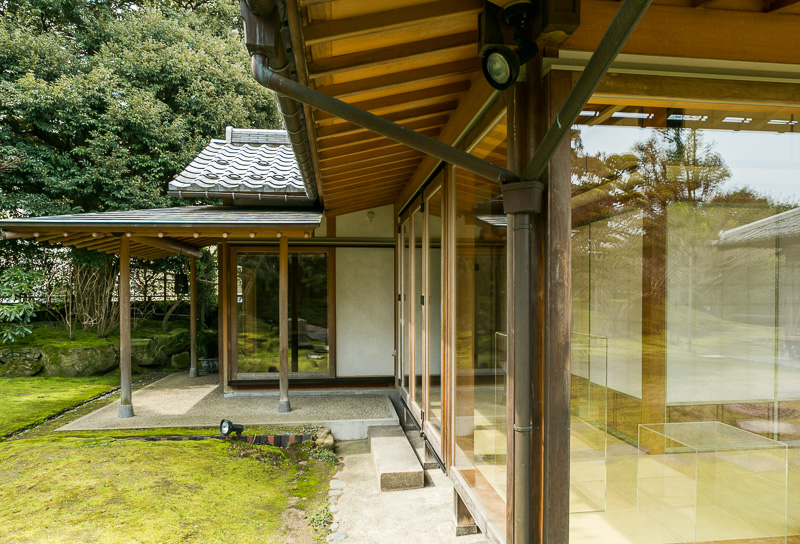 この東屋が「樂翠亭」と名付けられ、庭園だけで900坪ある