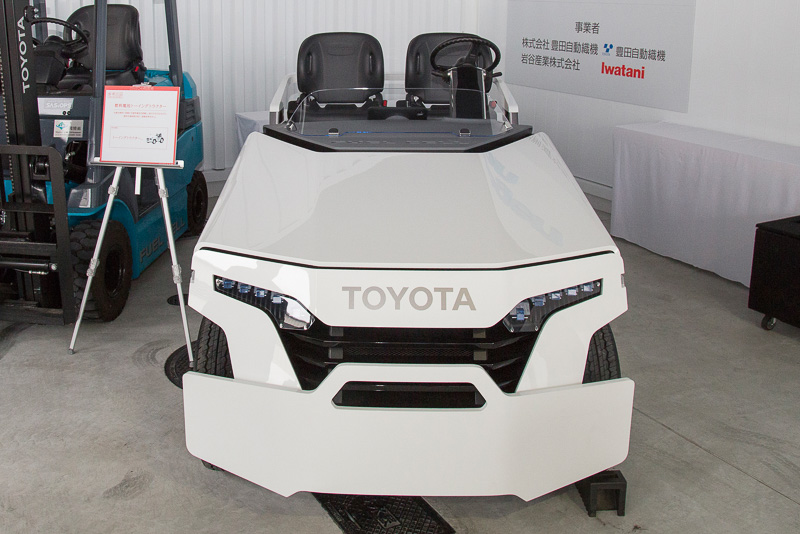 参考出品されていた豊田自動織機の燃料電池トーイングトラクター