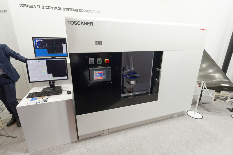 最大600mm四方の物体の内部を一切損傷することなく見ることができる