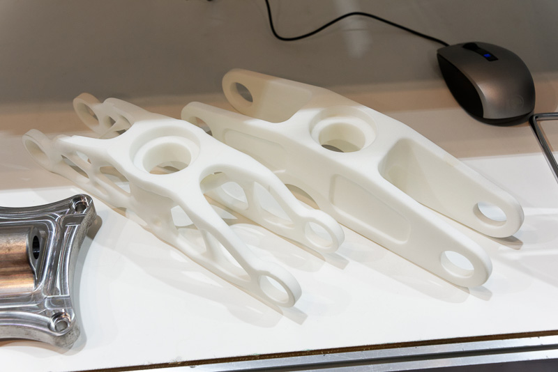 プラスチック素材でも同様に軽量化と強度を両立した部品をすばやく作成できる