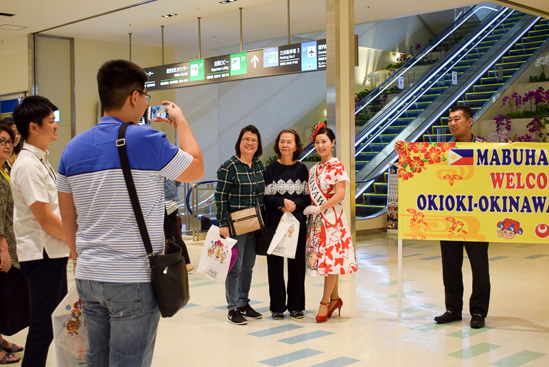 ミス沖縄と記念撮影