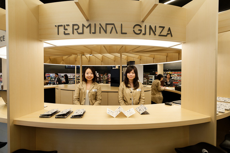 バス発着所の真正面には、観光案内所となるツーリストサービスセンター「TERMINAL GINZA」がある