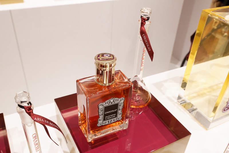 イタリアの「イル プロフーモ」というブランドの商品も取り扱う。ショコラの香りはマドンナが使ったことで知られ、世界的な人気を博したという