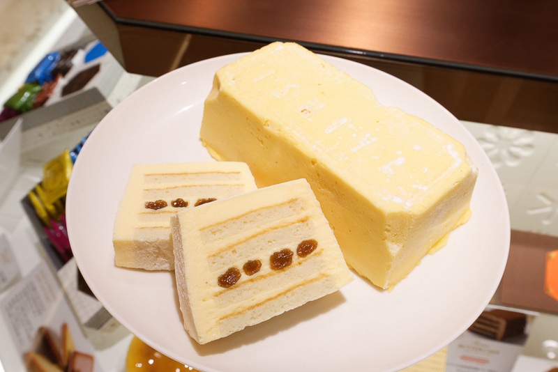 バターのコクを前面に出しつつも、しつこくなく仕上げたバターケーキの「Fwari（フワリ）」。ブランデー＆くるみと、ラム＆レーズンの2種類