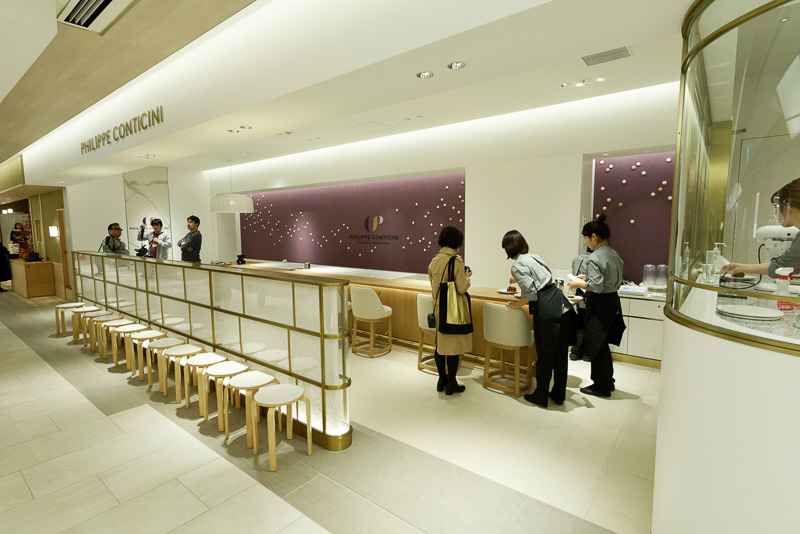 パリのパティシエが世界で初めて出店する「PHILIPPE CONTICINI（フィリップ・コンティチーニ）」。オーナーはこれまで店舗を持たず研究家として活動し、コンサルティングなどに専念していたが、日本の寿司屋やうなぎ屋などに感銘を受け、日本に初号店を開くことにしたという