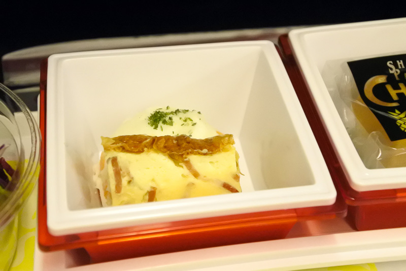 「ベーコンキッシュ＆ポテトサラダ」と「フレッシュサラダ フレンチドレッシング」