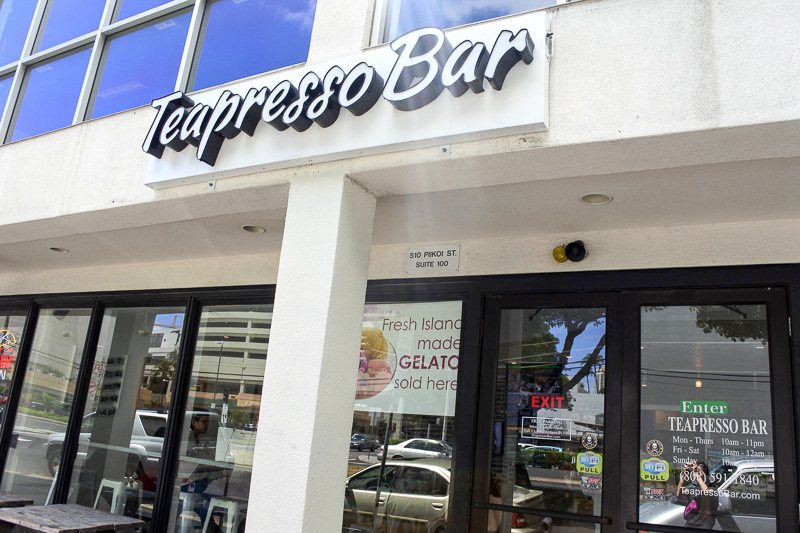 「ティープレッソ・バー」。店内は明るくモダンな雰囲気。地元の学生がたくさん利用していた