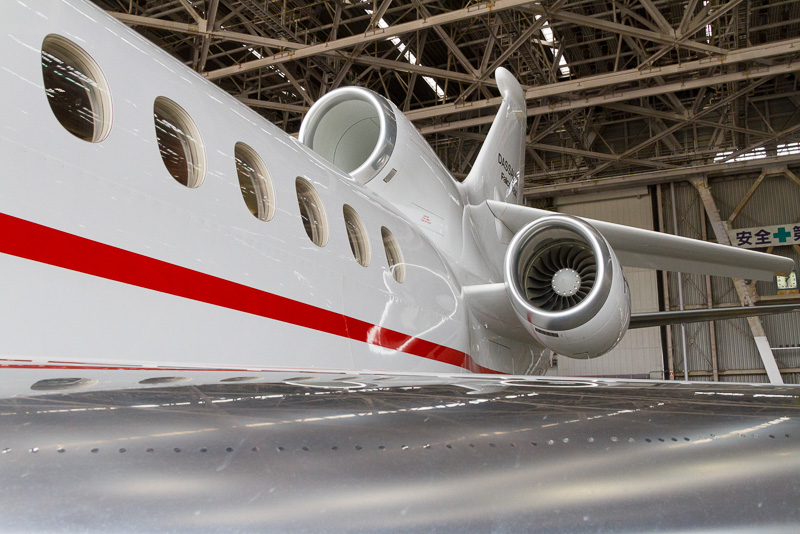 エンジンはP＆W製のPW307Dを3基搭載する