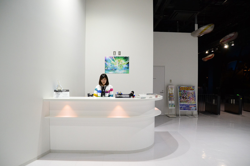 入り口に入ると「AQUA PARK SHINAGAWA」と「FLOWER AQUARIUM by NAKED」のロゴが目に入る