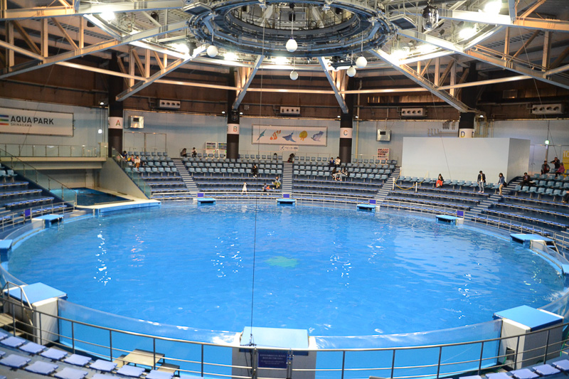 360度どこからでも楽しめるように“正面”のないスタジアム型の作り