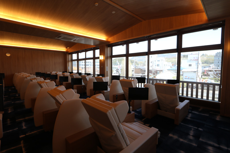 外の景色が眺められる