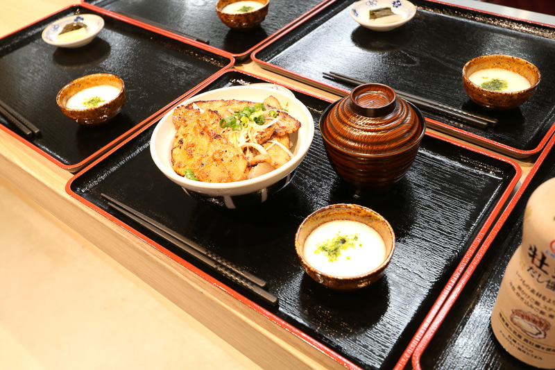 炙り豚味噌丼～とろろ添え～
