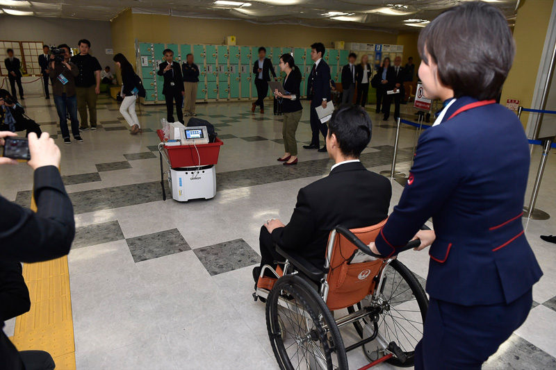 実験スタート。速度は3km/h以下とゆっくり歩くくらいのスピード