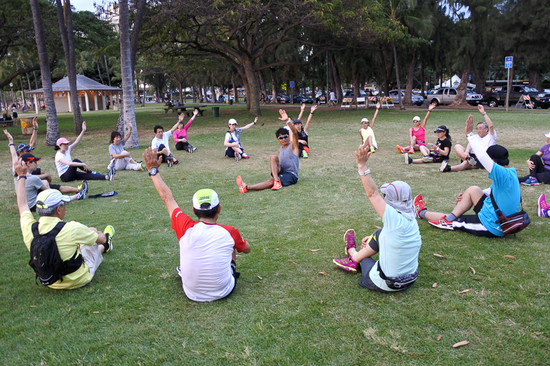 体が温まったところで、ていねいにストレッチを行なう