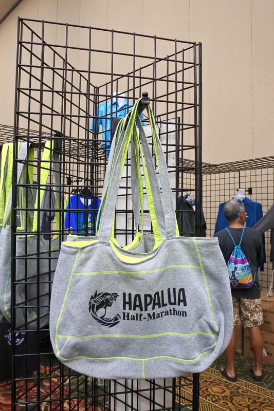 フリースバッグやポロシャツ、サンバイザーなど全身オリジナルアイテムで揃えることもできる