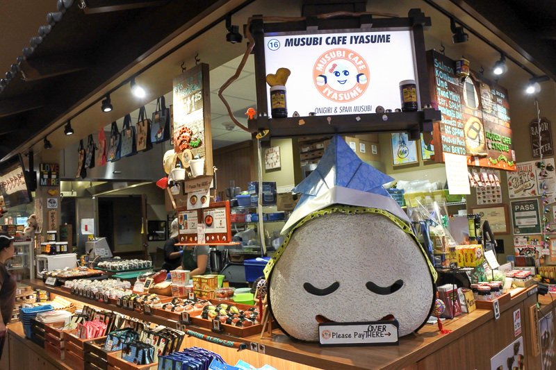 おにぎりやラーメンなど、海外で食べたくなる日本食がいつでも手に入るのはうれしい