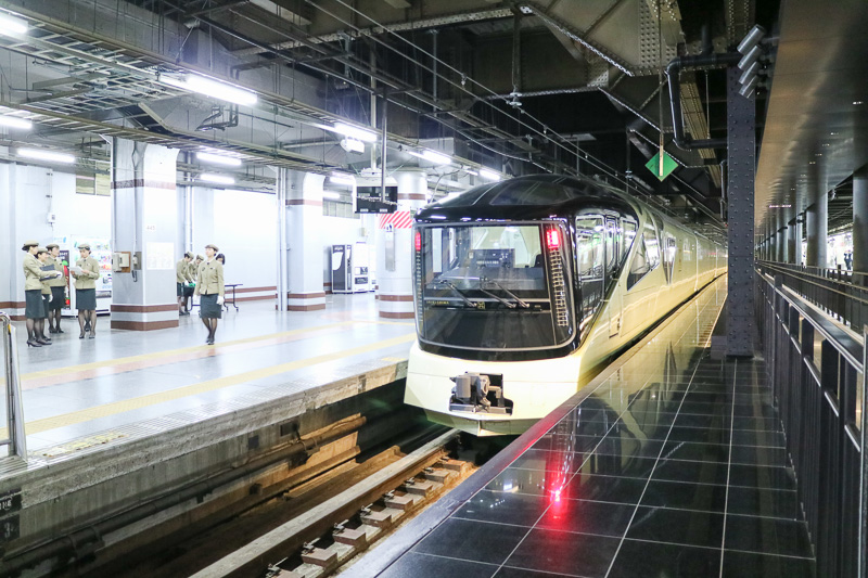 TRAIN SUITE 四季島を13.5番線から見たところ