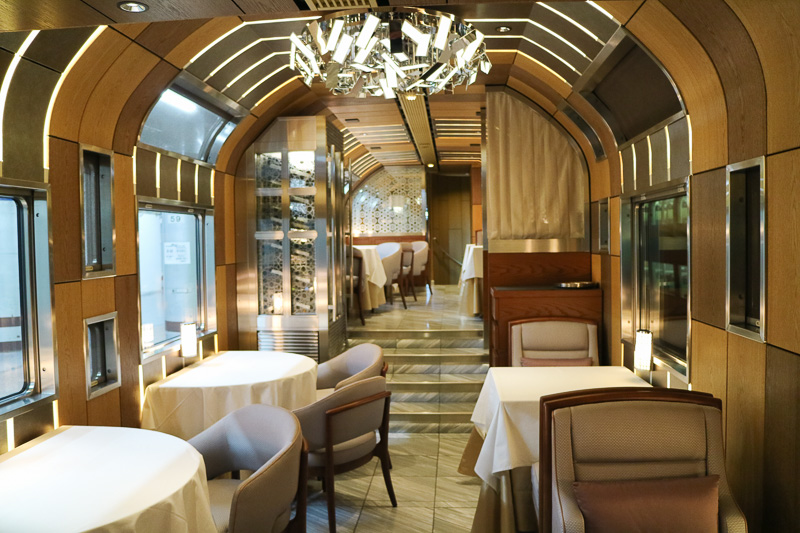 TRAIN SUITE 四季島のダイニング「しきしま」