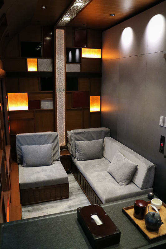 デラックススイートではソファベッドを利用する