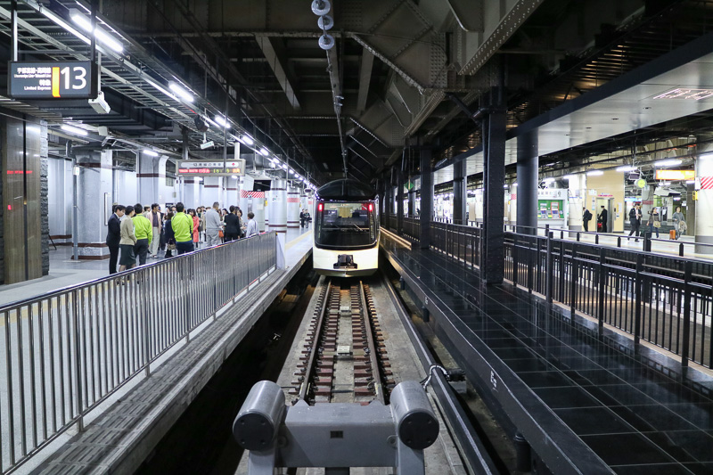 TRAIN SUITE 四季島は、13番線と14番線の間にある13.5番線から乗降する。