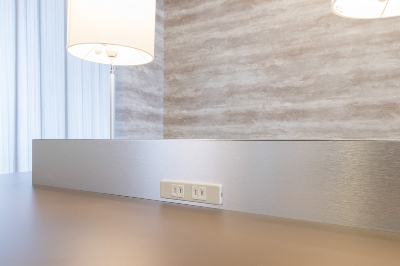 カウンターにはコンセントを用意