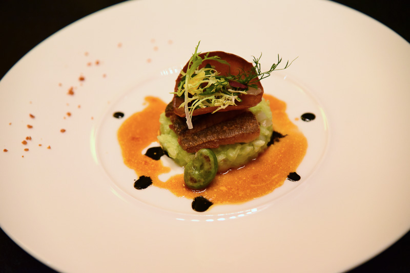 メインの「イサキのポワレ アオリイカと新生姜のリゾット添え」