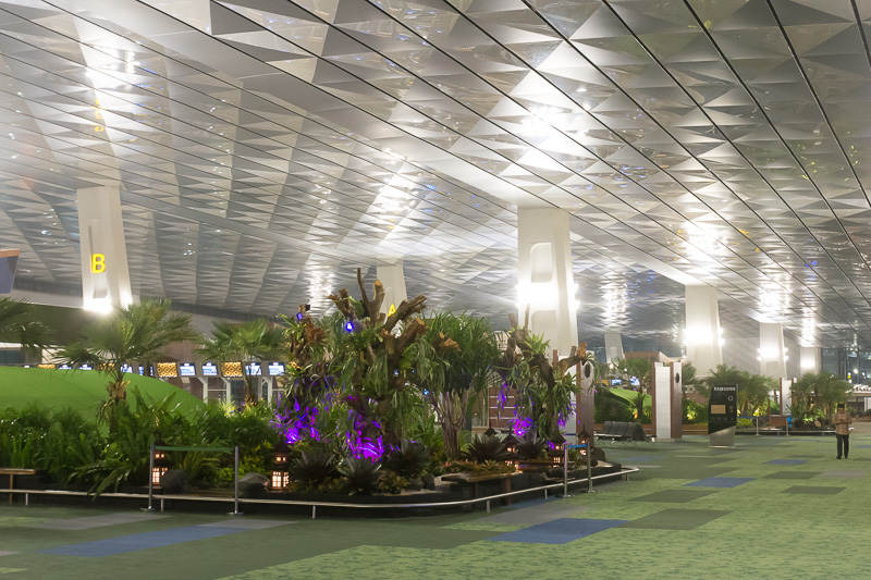 このような緑にあふれた休憩スペースもカウンターの端に設けられている